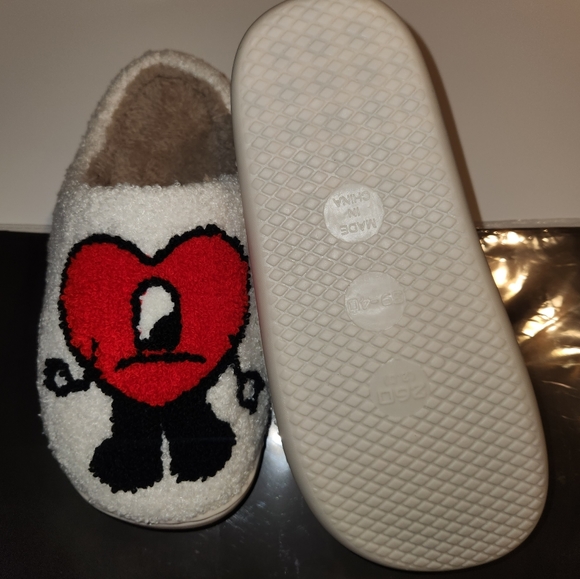 Red Bad Bunny Heart Slippers - Picture 3 of 3